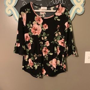 Bell sleeve rose print top!